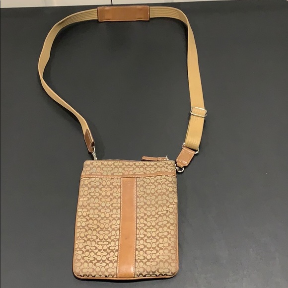Coach Handbags - Coach small crossbody bag in tan